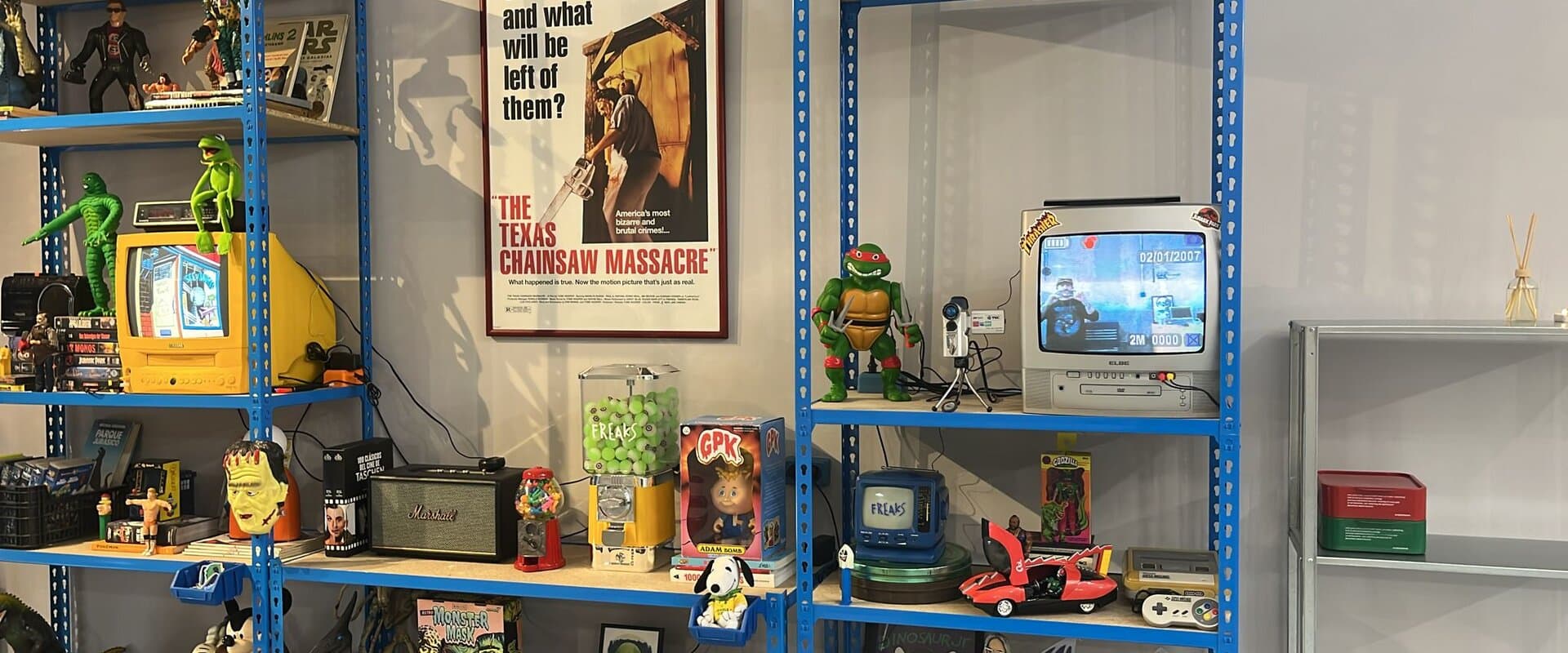 FREAKS Barbershop interior